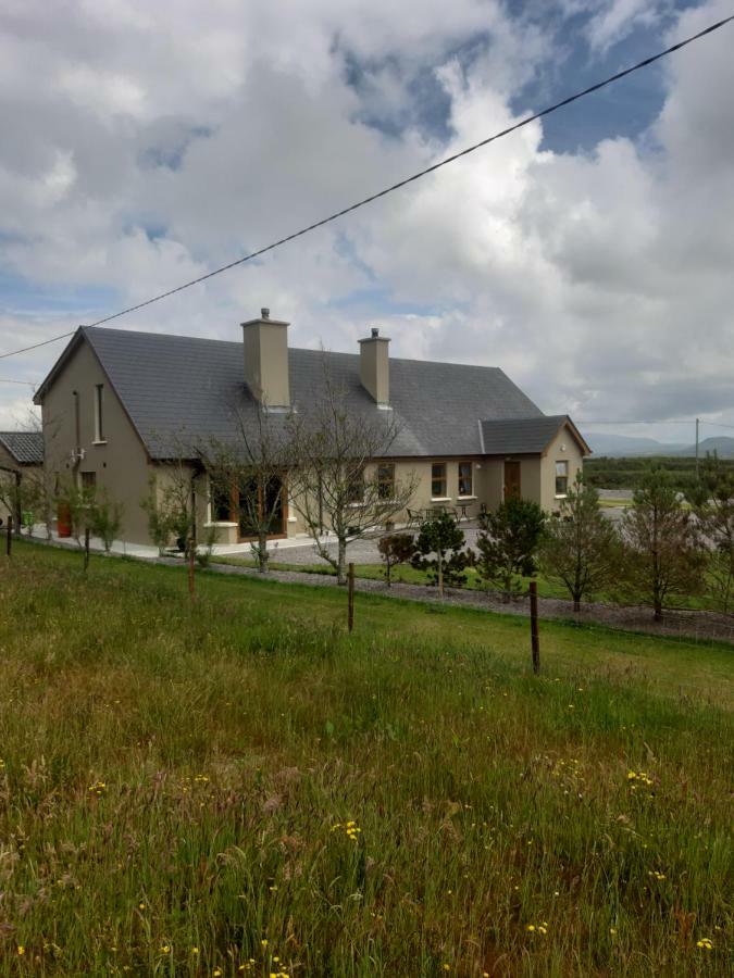 A New U Country Cottage Clynacartan Exteriör bild